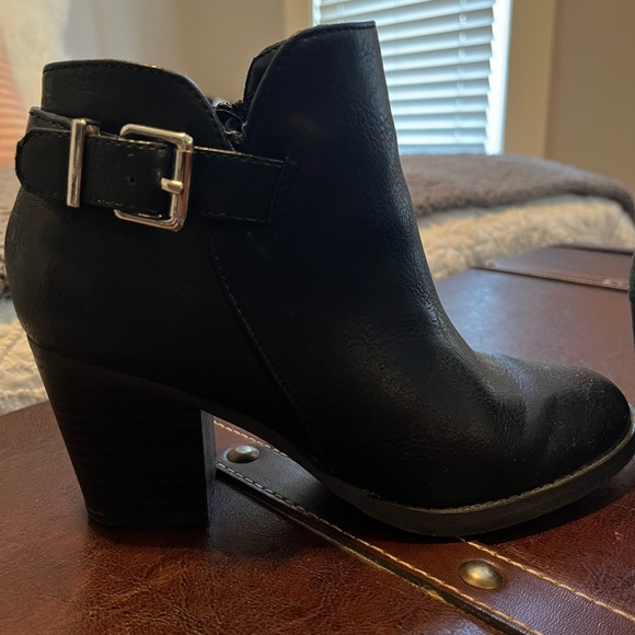 Express Shoes - Black vegan leather ankle boots.